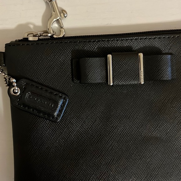 Coach Darcy Wristlet - Picture 3 of 4